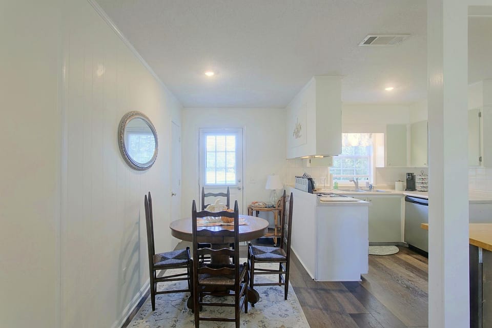 Large Yard w/ Fire Pit! Statesboro Home Near Dtwn House in Statesboro
