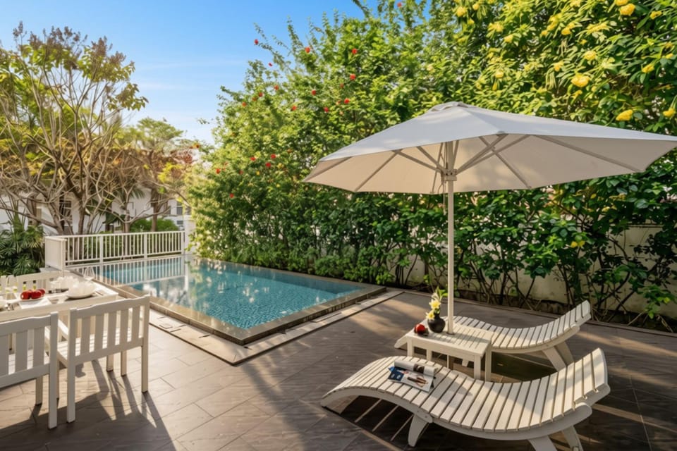Patio, Spring, Day, Garden, Garden view, Pool view, Swimming pool, sunbed