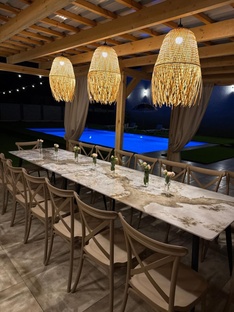 Dining area, Pool view