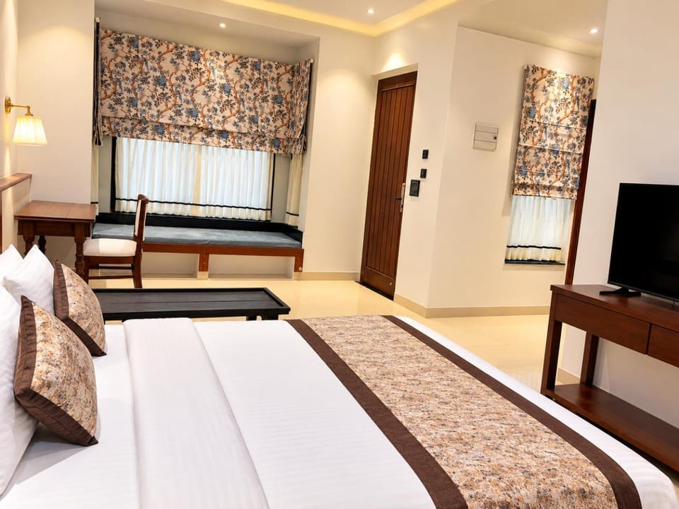 Communal lounge/ TV room, Bed, TV and multimedia, Living room, Photo of the whole room, Seating area, Evening entertainment, Bedroom, hair dresser