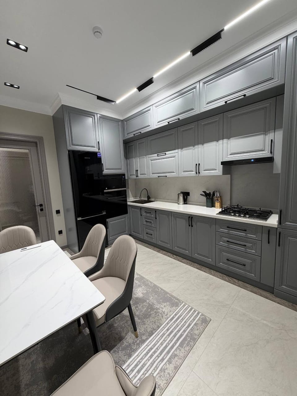 Kitchen or kitchenette, Dining area, stove