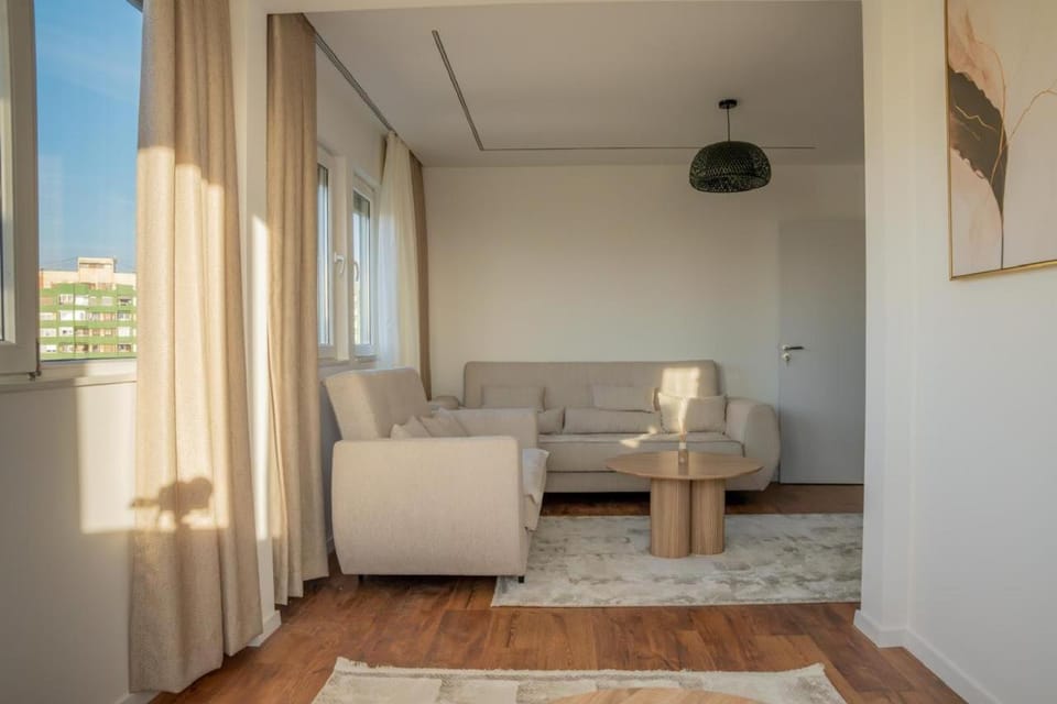 Dardania Rooftop Apartment - Modern & Renovated Apartment in Europe
