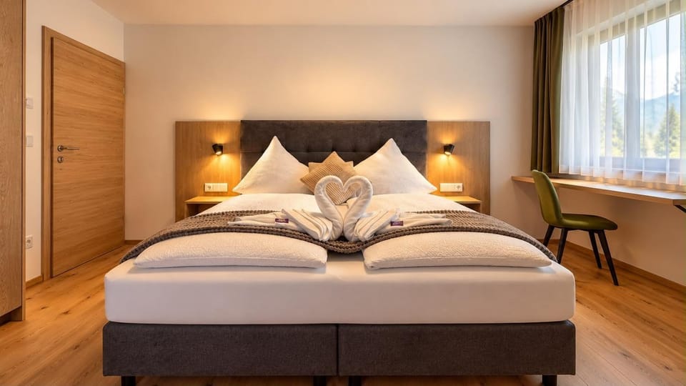 Bed, Bedroom, towels