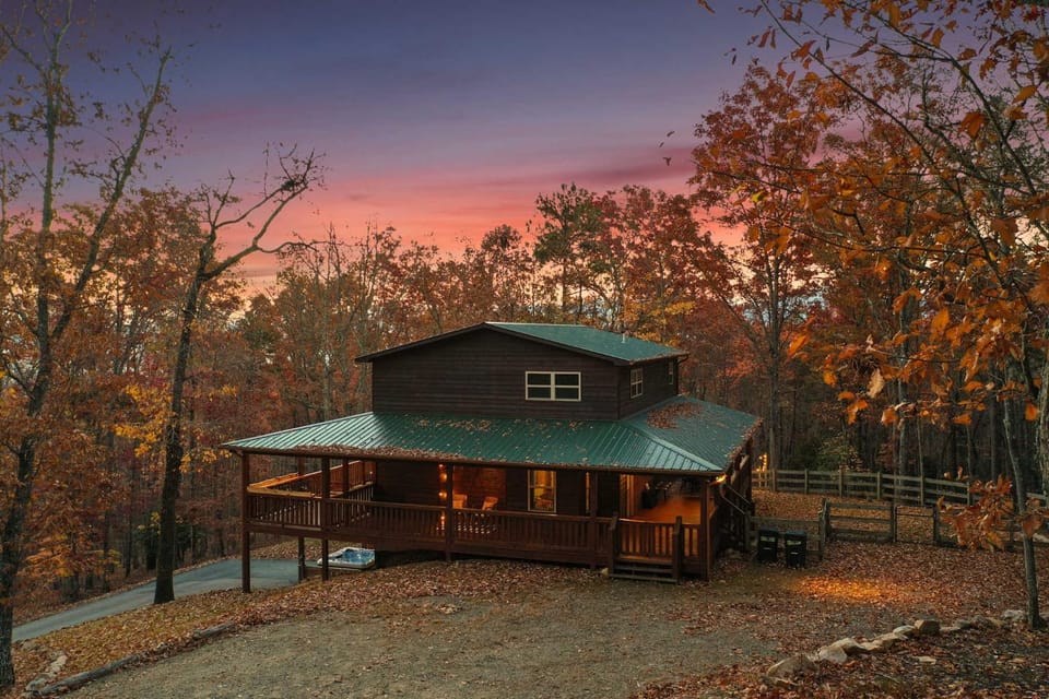 Mountain View Cabin 10 Seat Theater Hot Tub Cabin in Union County