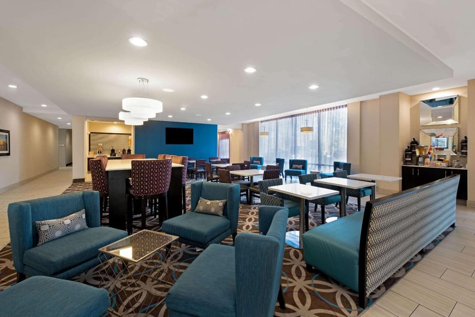 Restaurant/places to eat, Dining area, On site, Breakfast