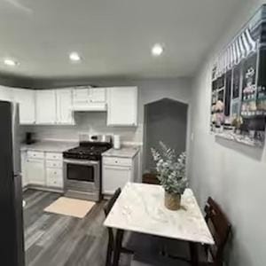 Close to Downtown Chicago, Metra, and OHare Airport House in River Grove