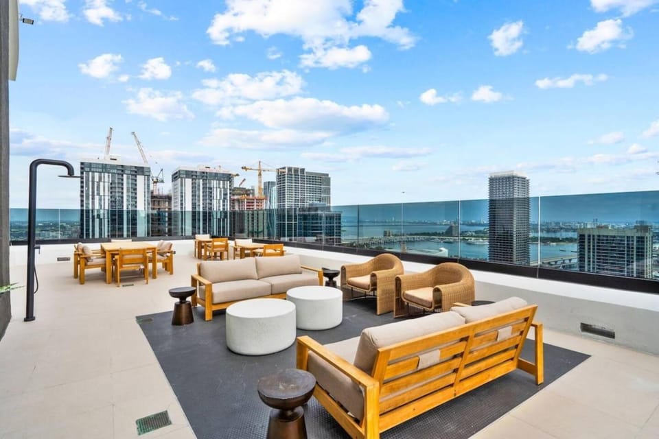 Miami Skyline unit with Elite Amenities Apartment in Miami