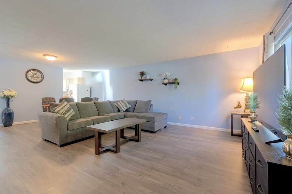 2 Mi to Campus! Convenient Townhome in Normal House in Normal