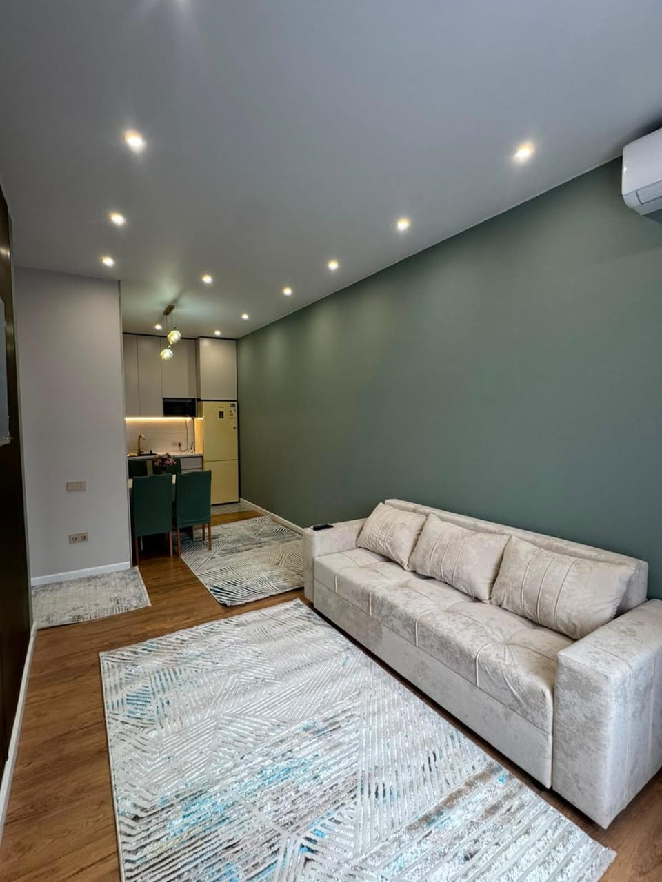 TV and multimedia, Kitchen or kitchenette, Living room, air conditioner