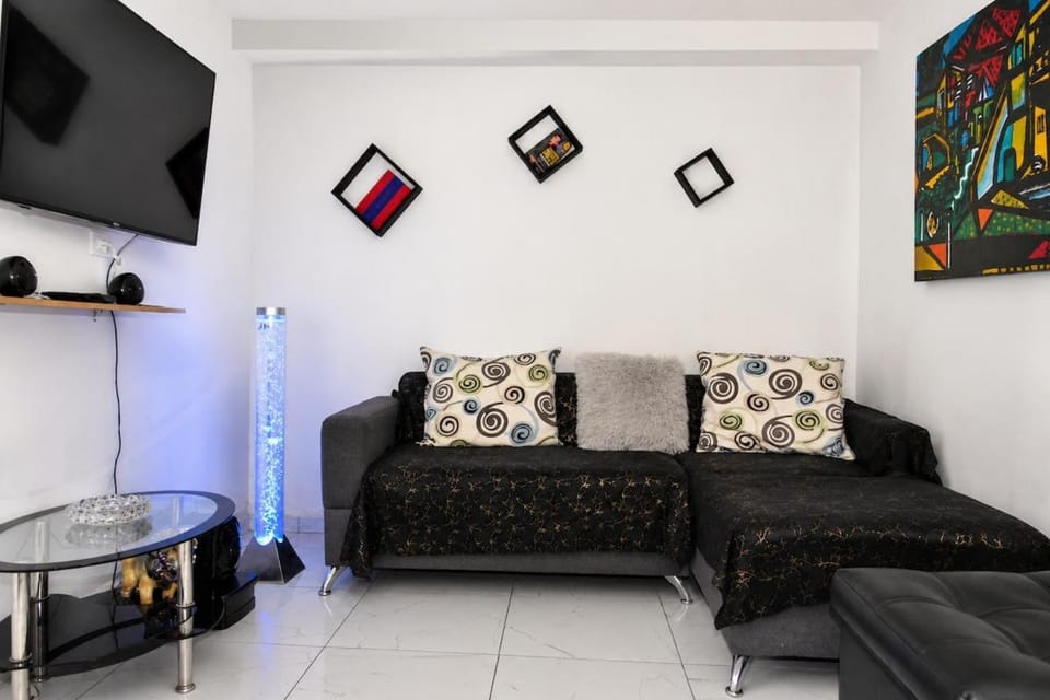Communal lounge/ TV room, Communal lounge/ TV room, TV and multimedia, Living room, Seating area, Evening entertainment
