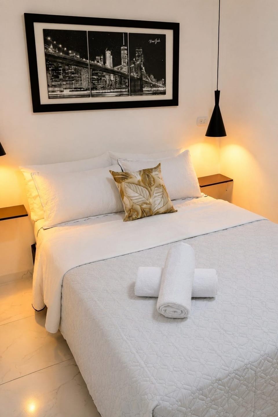 Bed, Photo of the whole room, Bedroom, towels