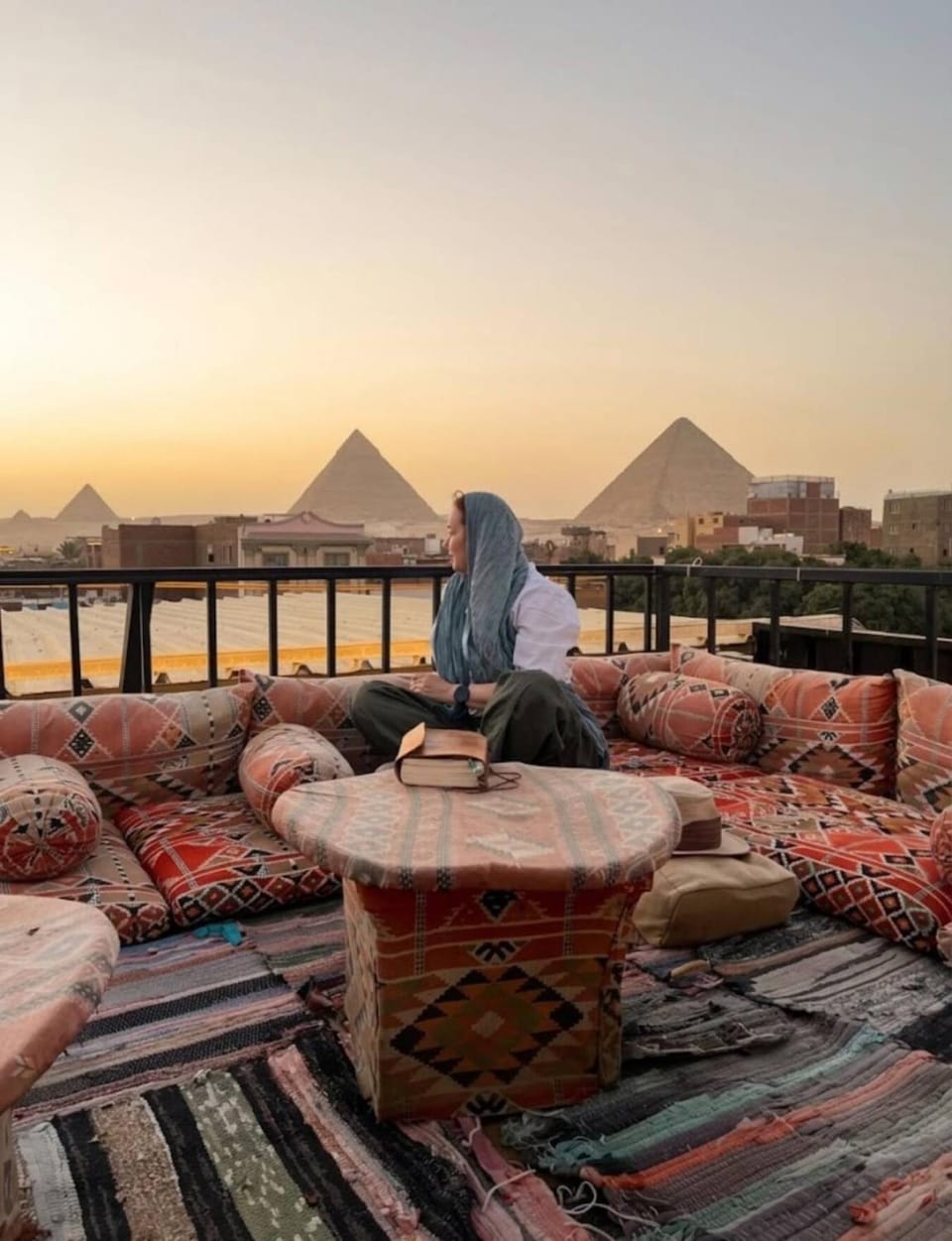 Nearby landmark, Day, People, Natural landscape, View (from property/room), Balcony/Terrace, Living room, Seating area, Mountain view, Sunrise, Sunset, group of guests