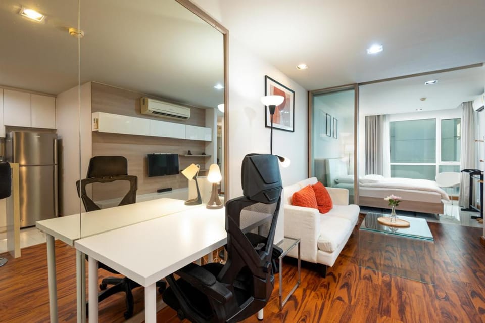 Luxury Designer StudioHome Central Sukhumvit BTS Nana Apartment in Bangkok