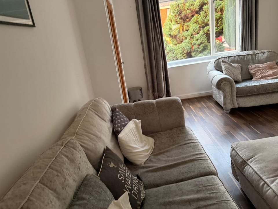 3 Bedroom Semi Big Drive Gigabit WiFi Nice Garden House in Stoke-on-Trent