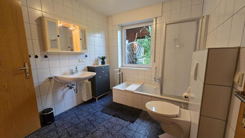 Shower, Toilet, Bathroom, Bath