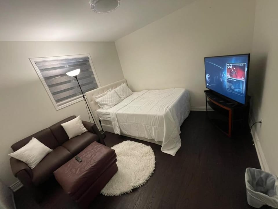 Fresh and White Vacation rental in Oshawa