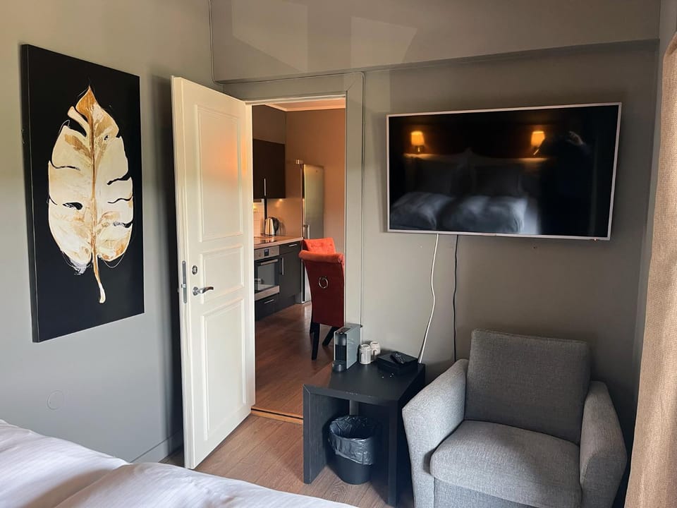 TV and multimedia, Photo of the whole room