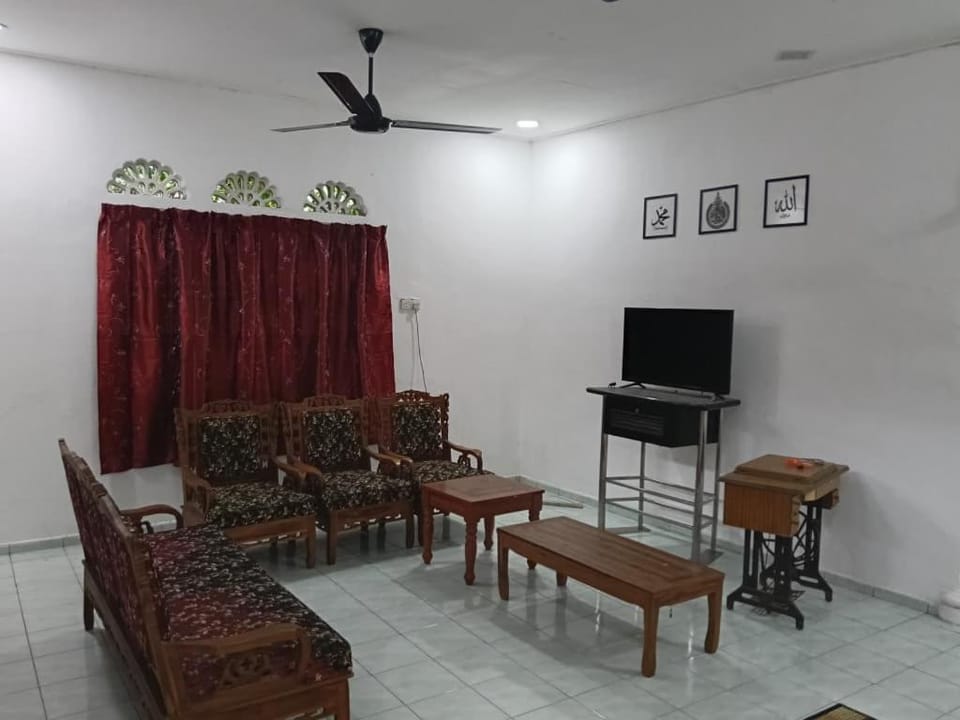 Homestay Teratak Wohman House in Johor