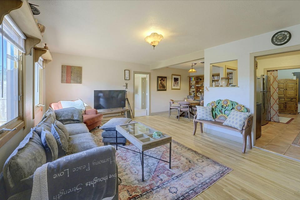 Hike From Your Backyard! Taos Extended Stay House in Taos