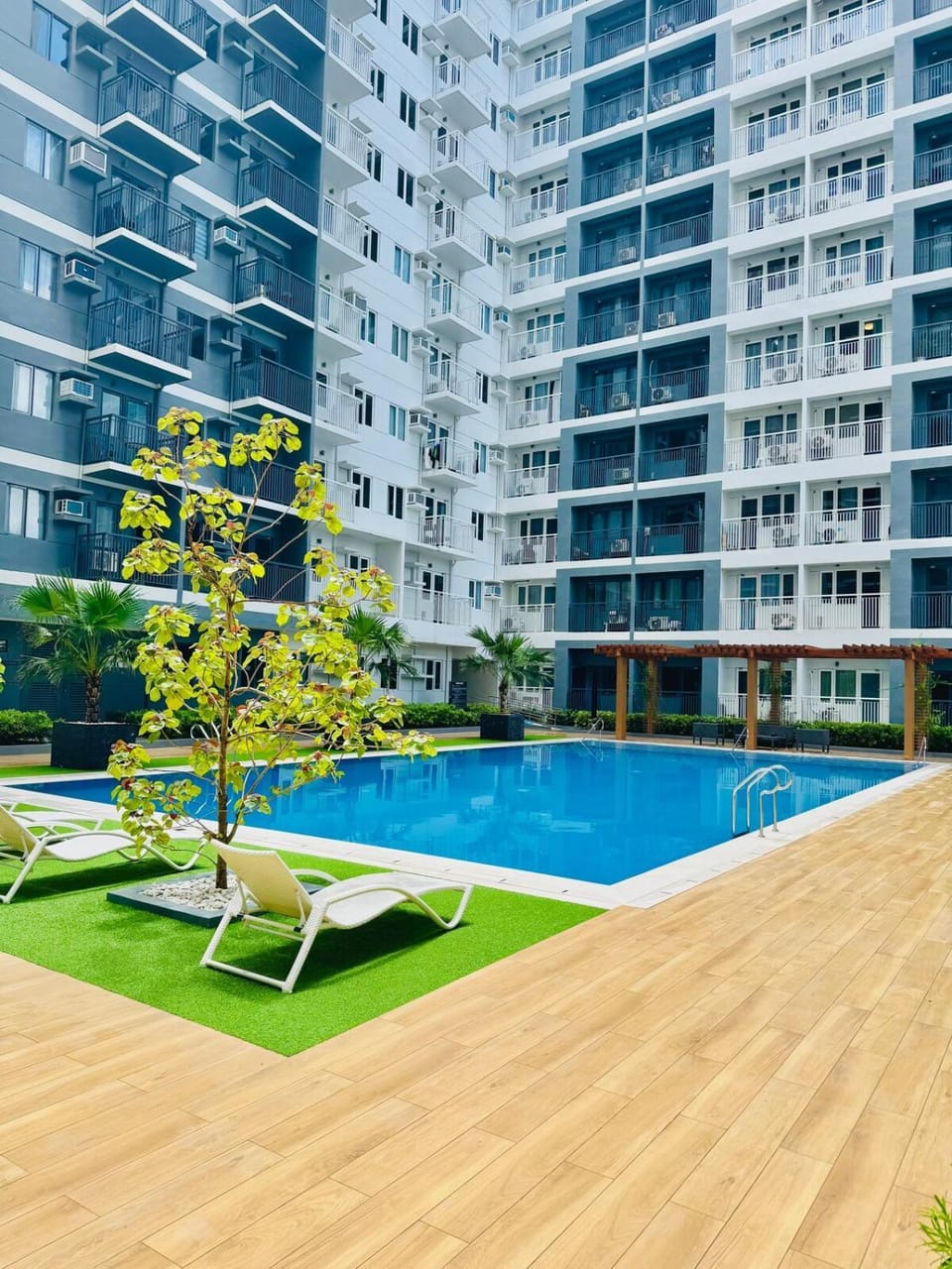 Swimming pool