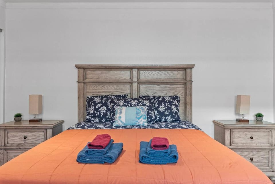 Charming 4QueenBed Home Near Major Tech Companies House in Milpitas