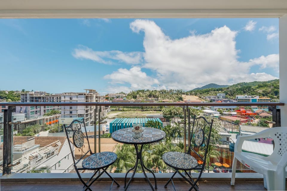 Patio, Day, Dining area, Mountain view