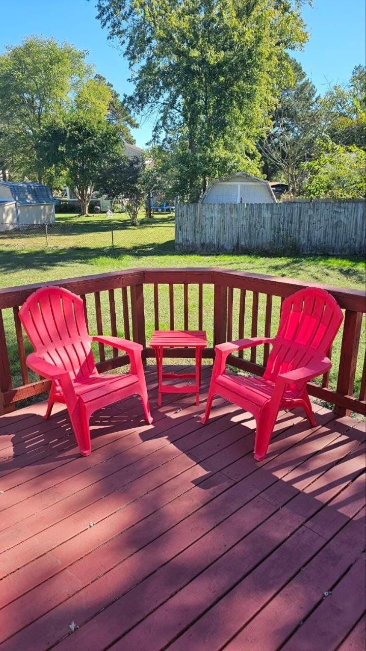 Home away from home 3BD 2BA King Bed Fenced Yard House in Glen Allen