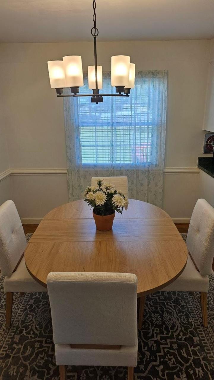 Home away from home 3BD 2BA King Bed Fenced Yard House in Glen Allen