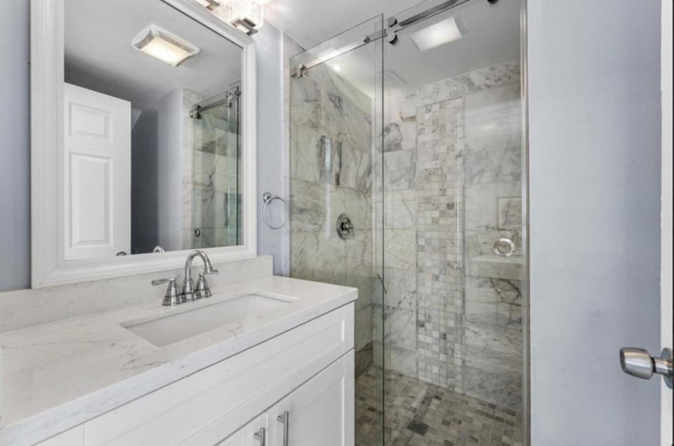 Luxe 3BR Top Floor Oasis with Intracoastal Views Apartment in Lake Worth