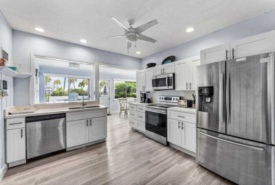 Luxe 4BR Intraoastal House with Pool and Water Views Apartment in Lake Worth