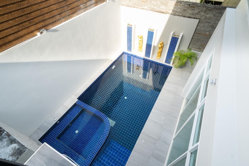 Pool view, Swimming pool