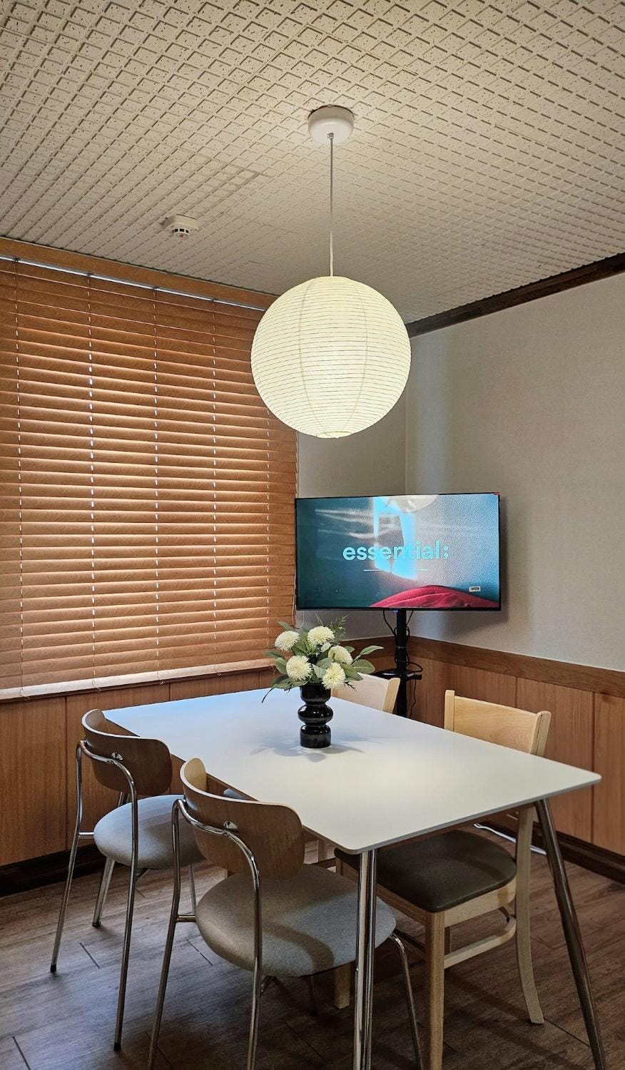 TV and multimedia, Living room, Seating area, Dining area