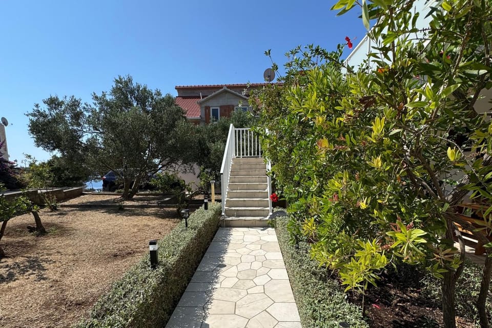 Location, children, Family