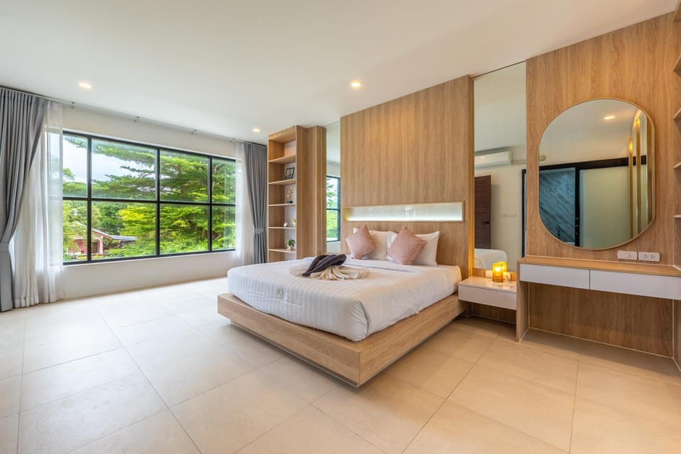 Bed, Photo of the whole room, Bedroom, towels