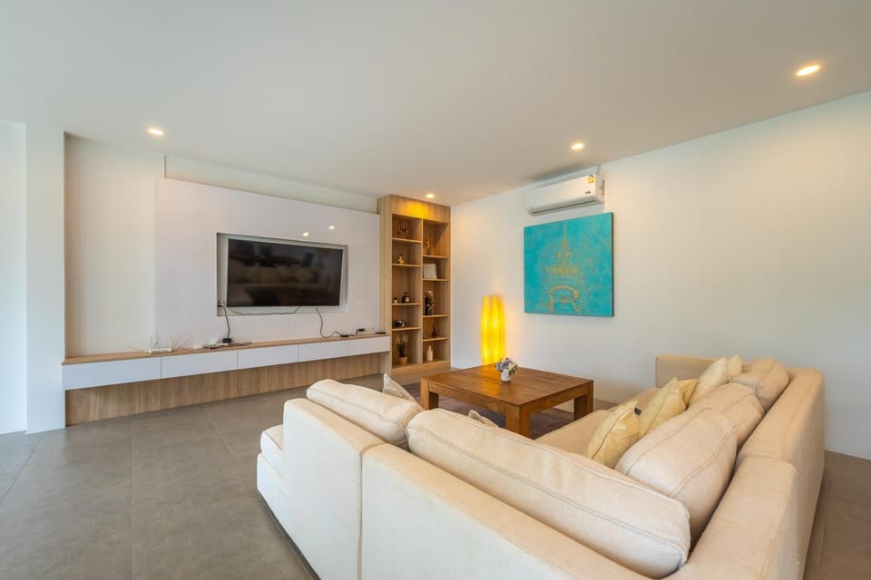 TV and multimedia, Living room, Seating area, Evening entertainment