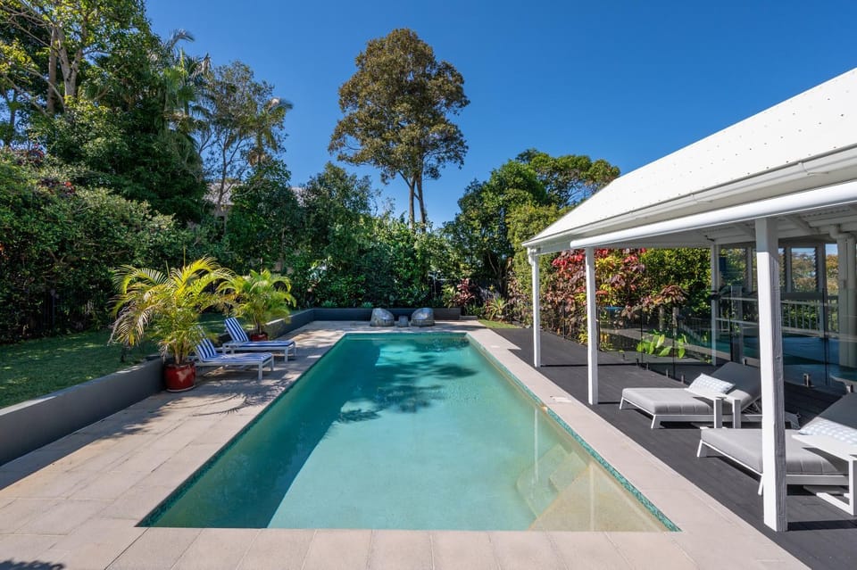 Swimming pool, sunbed