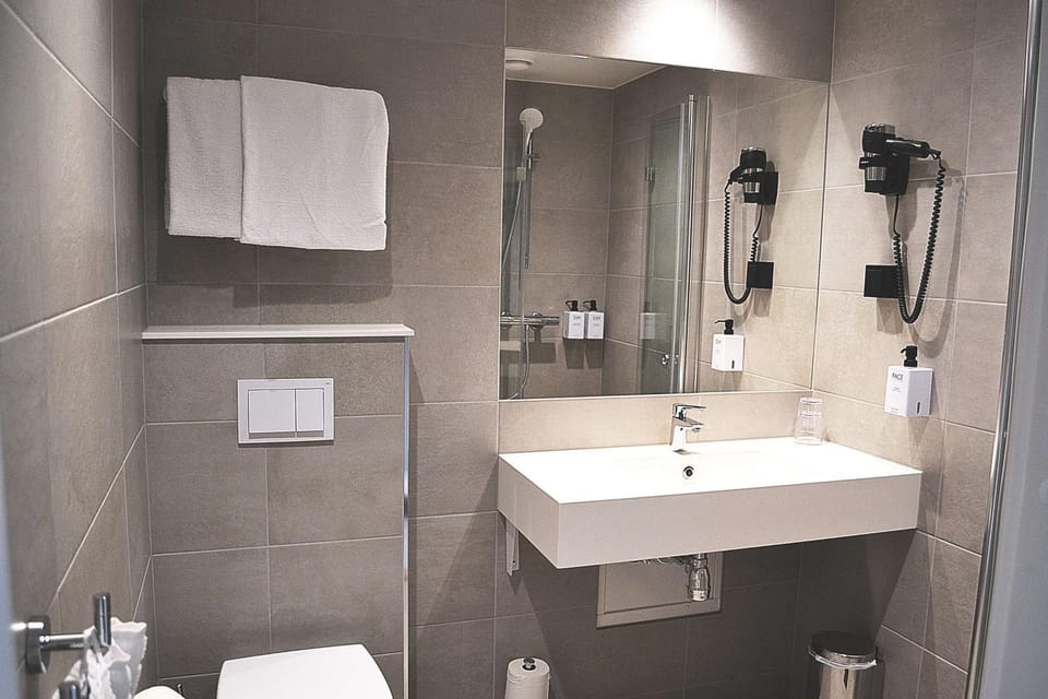 Bathroom, Photo of the whole room, On site