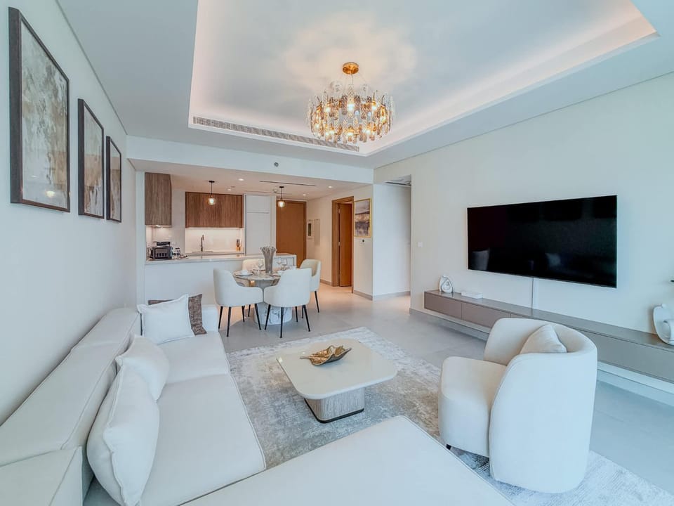Communal lounge/ TV room, TV and multimedia, Living room, Seating area, Evening entertainment