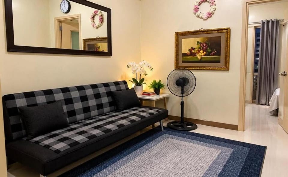 Chateau-Elysse 5-0F near Airport Mall Resto Apartment in Paranaque