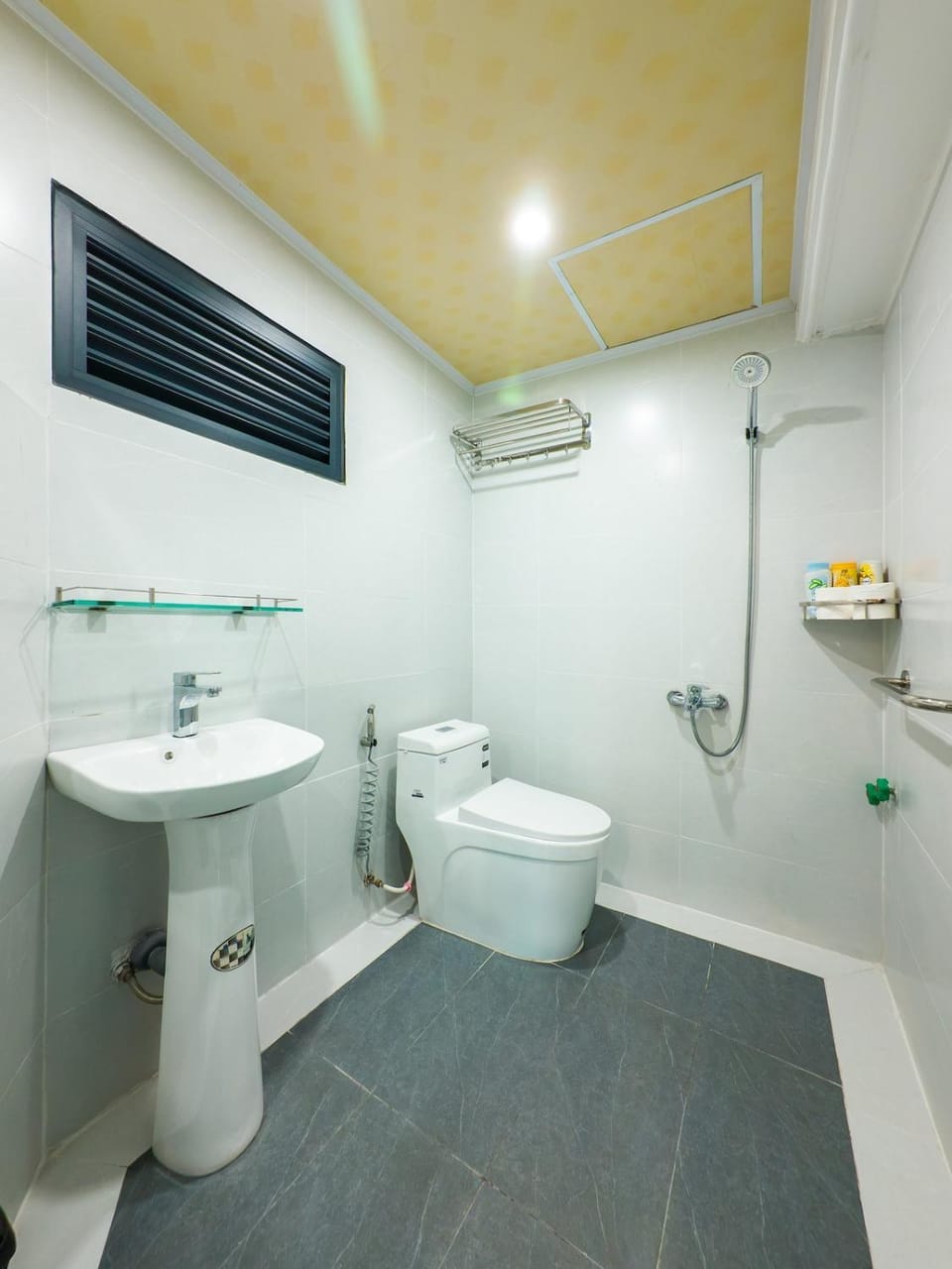 Full House 4 bedrooms with kitchen and Laundry Apartment in Hanoi