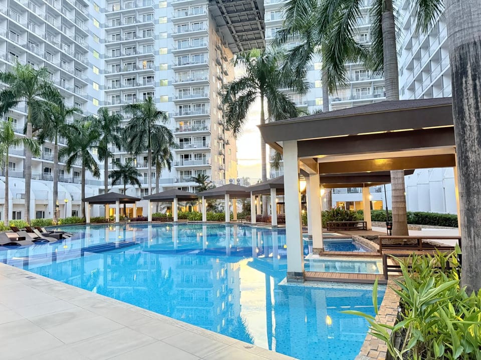 The Pinkdoor MOA-NAIA Staycation At Shell Residences Apartment in Pasay
