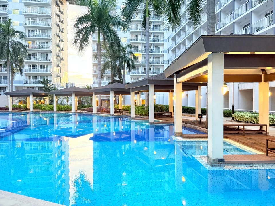 The Pinkdoor MOA-NAIA Staycation At Shell Residences Apartment in Pasay