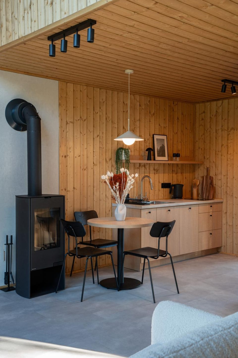 Kitchen or kitchenette, Dining area