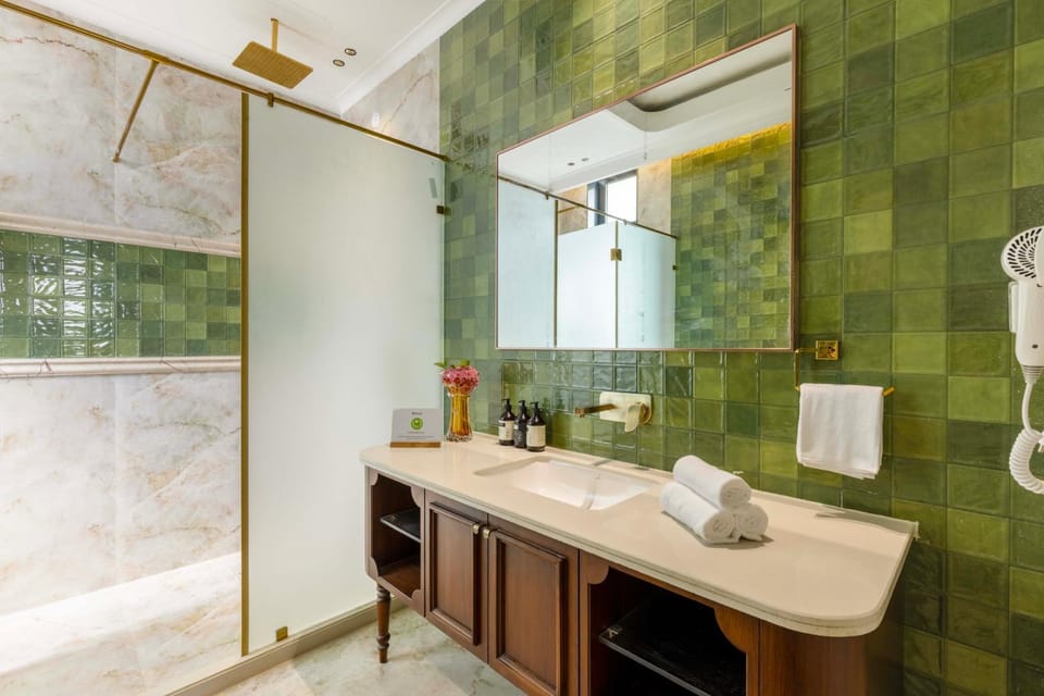 ELIVAAS Prive La Clasico Victorian-Style 5 BHK Villa with Private Pool, Expansive Lawn & Blueblood Bar Villa in Jaipur