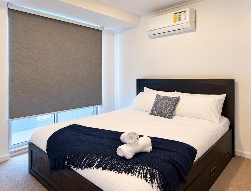 Bed, Bedroom, towels, air conditioner