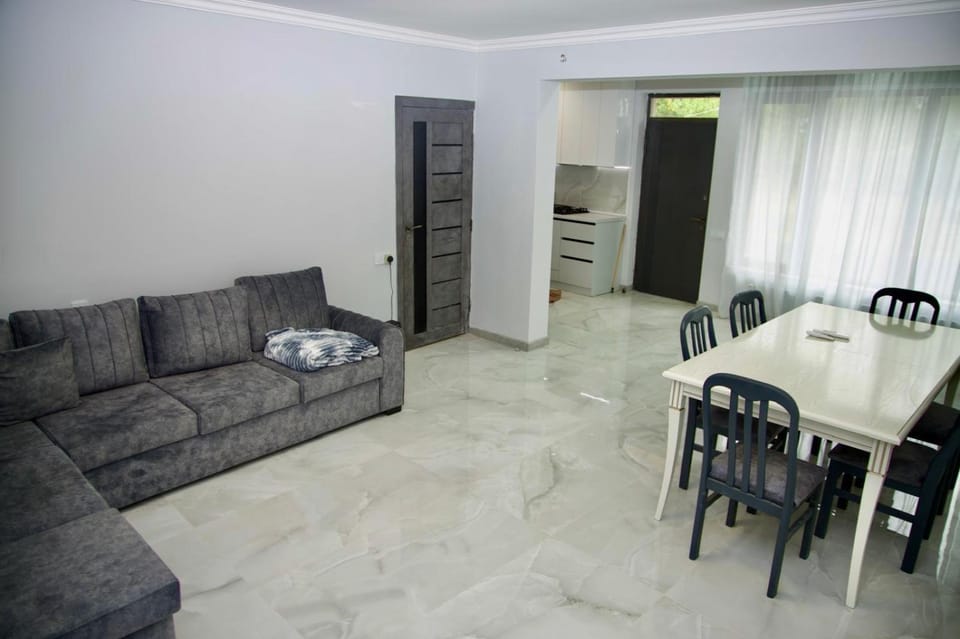 Tairov Family Garden house House in Yerevan