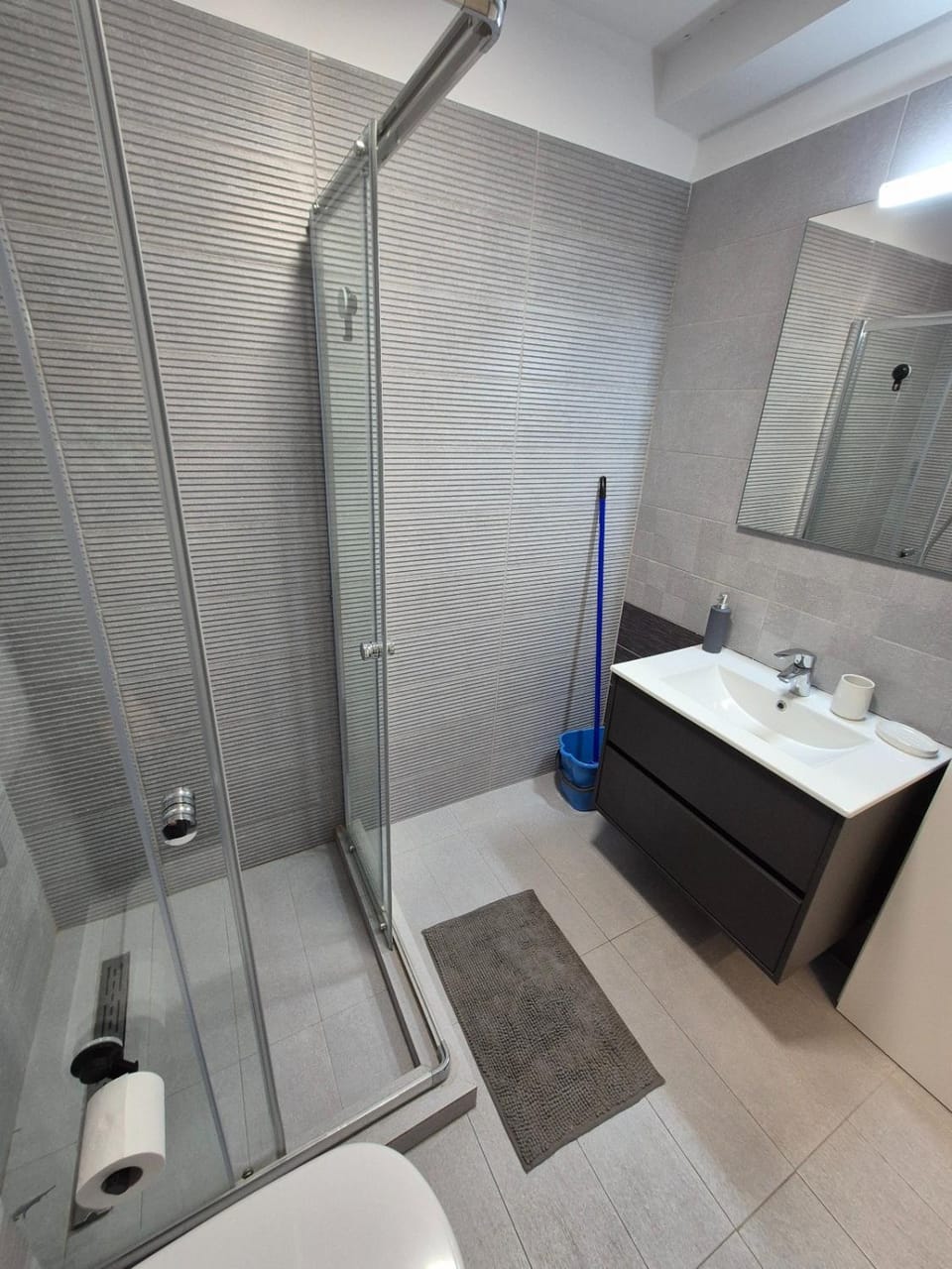 Shower, Toilet, Bathroom