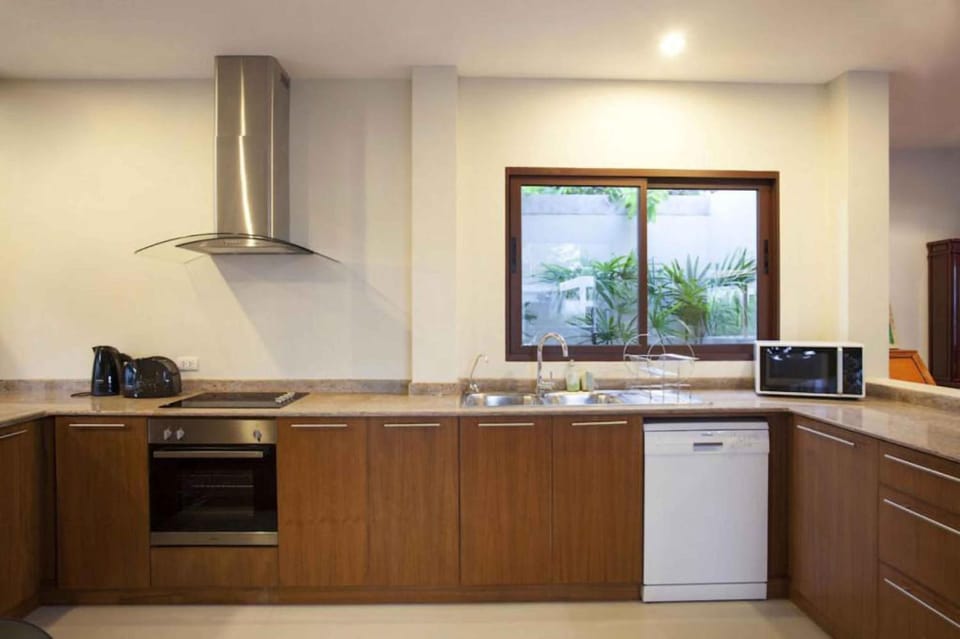 Garden view, microwave, oven, stove, toaster, kitchen