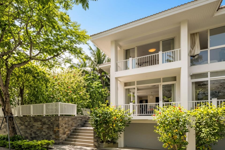 Property building, Day, Garden, View (from property/room), Balcony/Terrace, Garden view