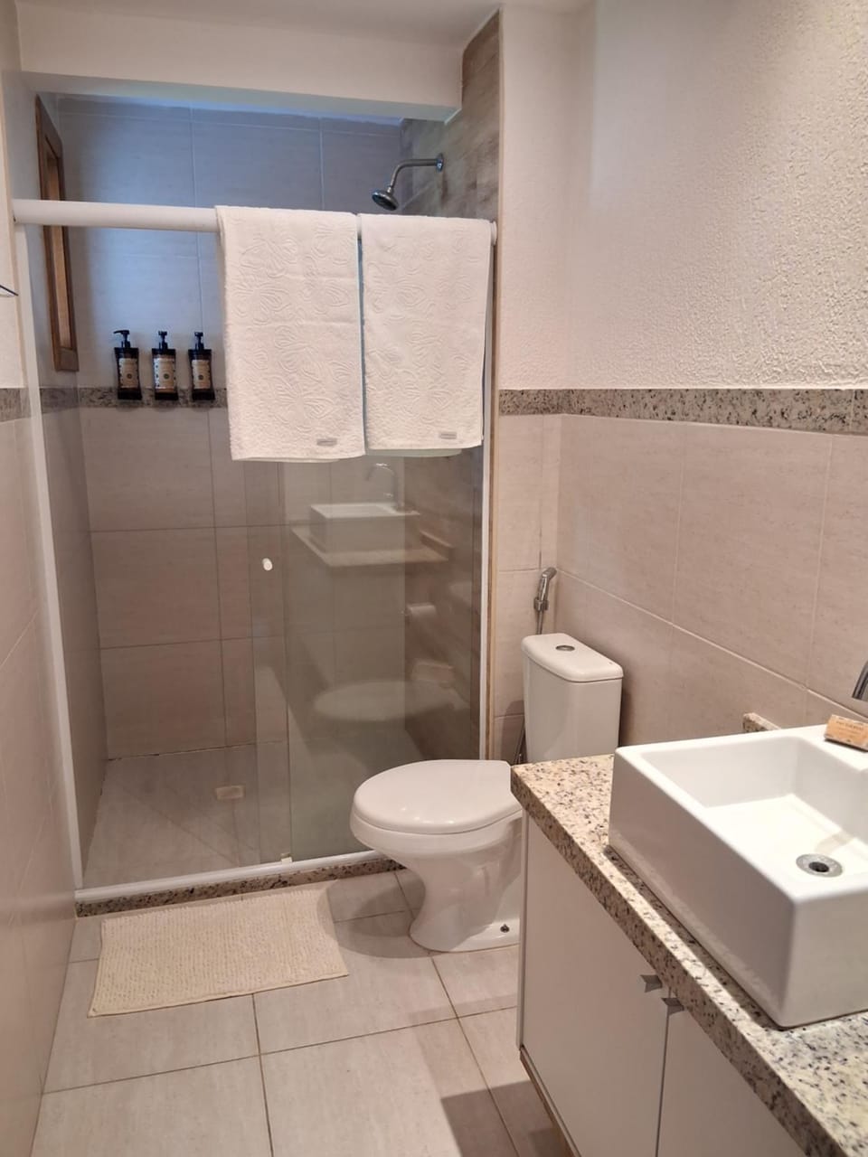 Shower, Toilet, Bathroom, towels